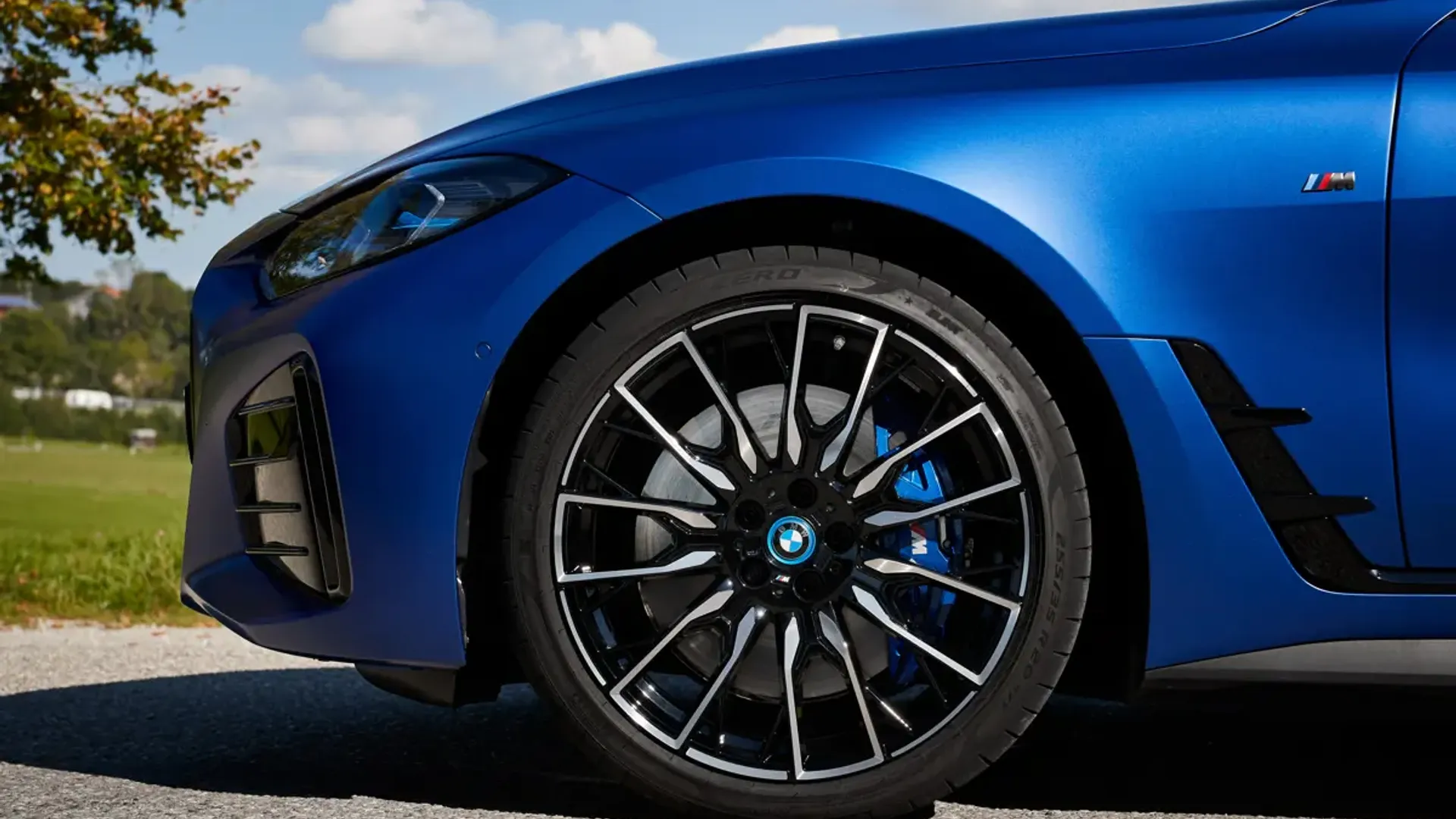 Elettronauti - BMW i4 M50 xDrive - Cerchio - Vista laterale