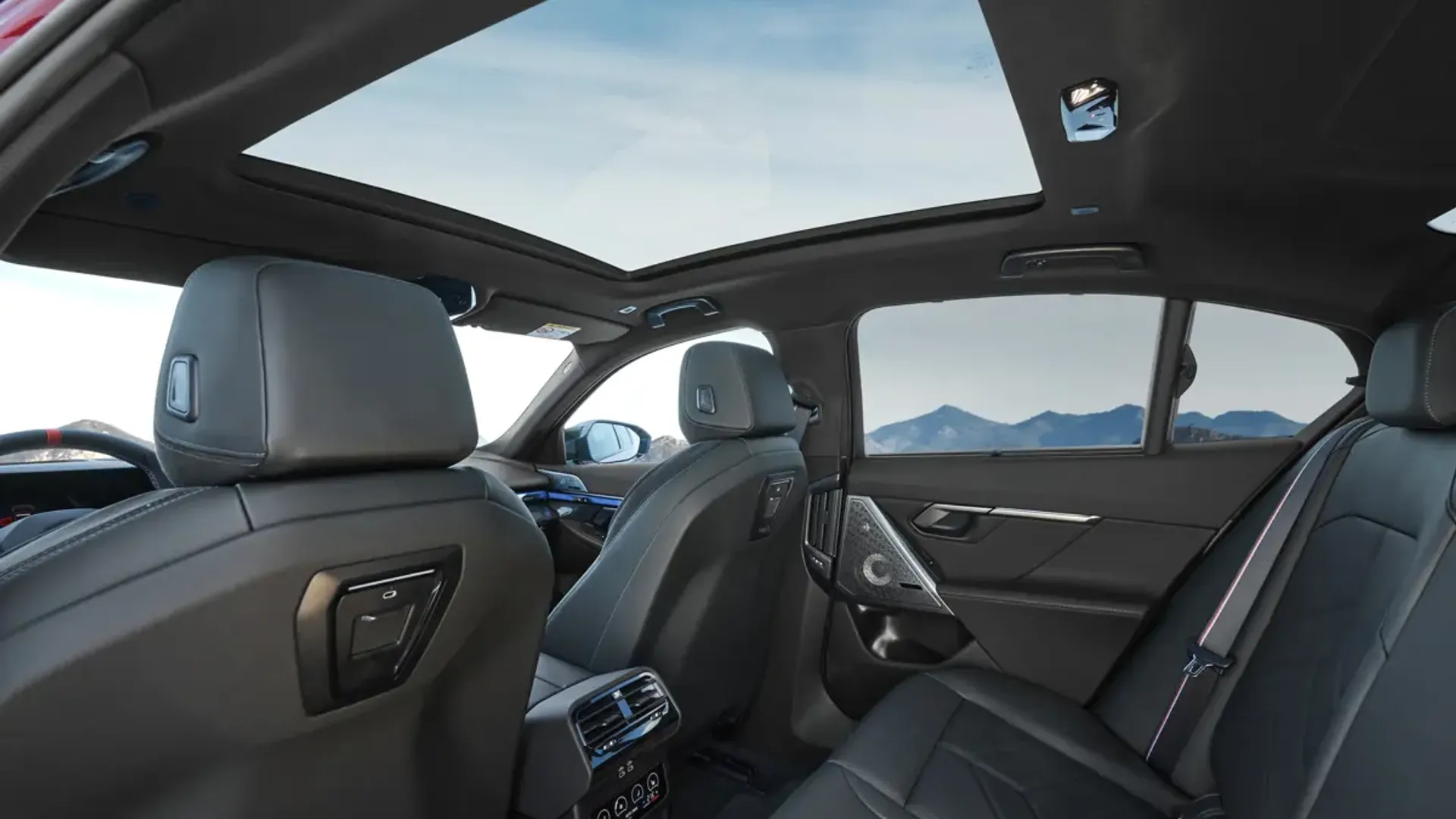 Elettronauti - BMW i5 M60 xDrive - Plancia - Vista della plancia