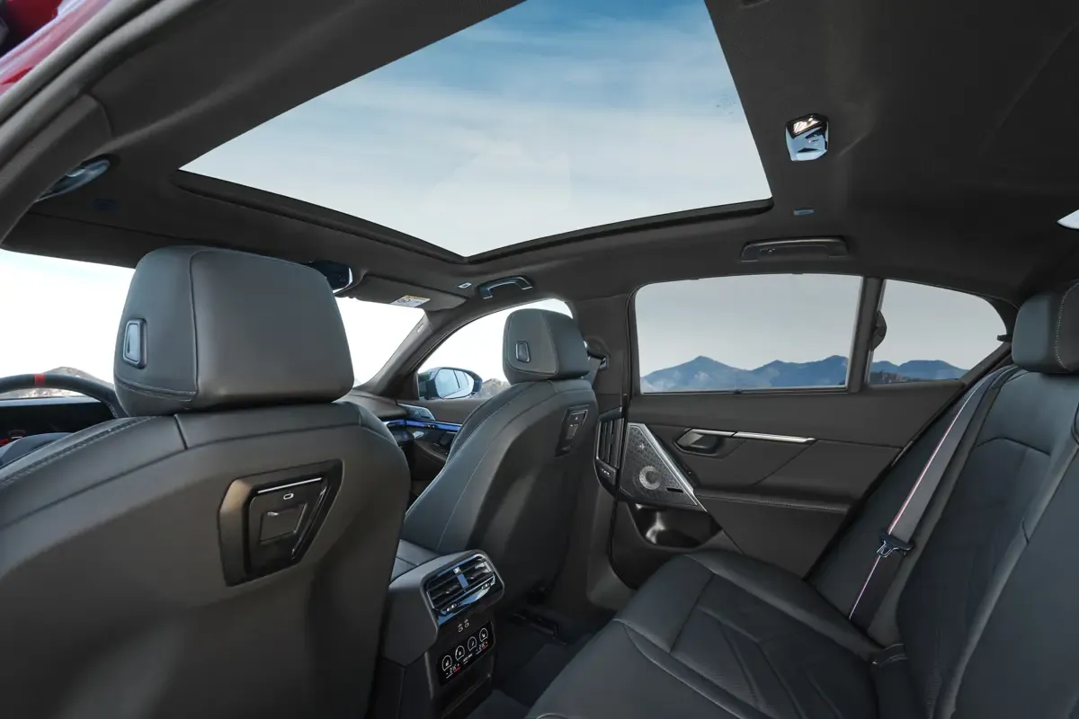 Elettronauti - BMW i5 M60 xDrive - Plancia - Vista della plancia