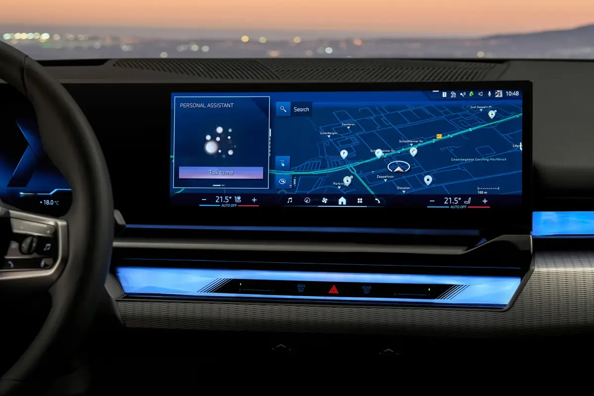 Elettronauti - BMW i5 M60 xDrive - Plancia - Vista della plancia