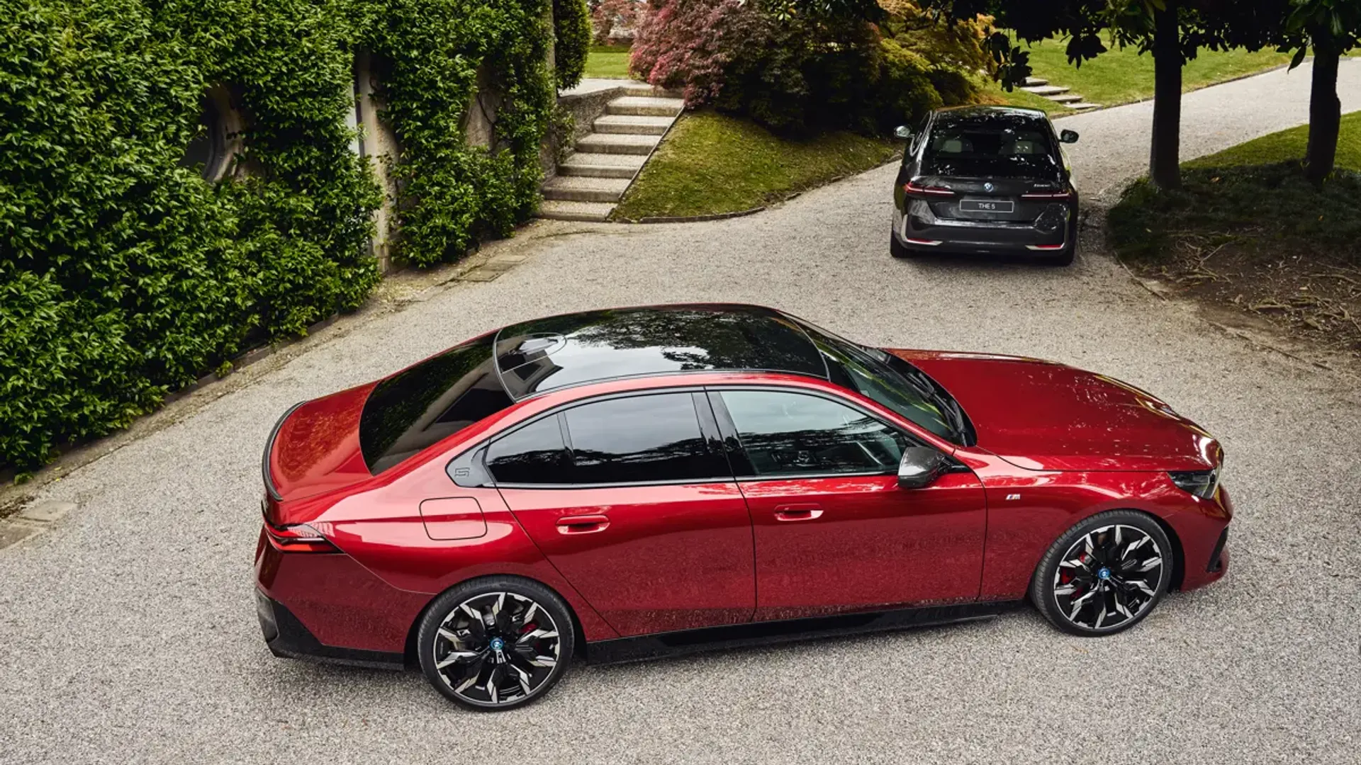 Elettronauti - BMW i5 M60 xDrive - Blu - Esterno - Vista anteriore a tre quarti