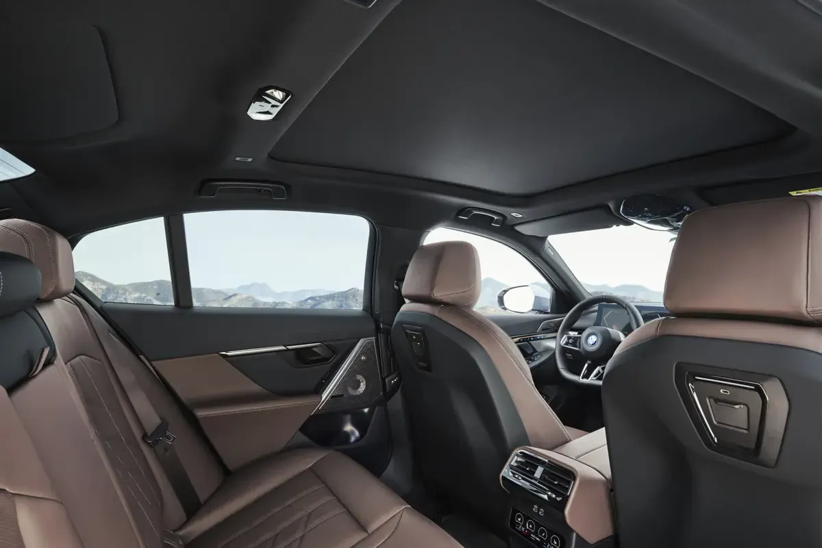 Elettronauti - BMW i5 M60 xDrive - Grigio - Esterno - Vista dall'alto