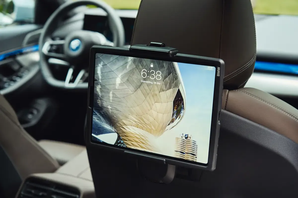 Elettronauti - BMW i5 M60 xDrive - Infotainment - Sedili posteriori
