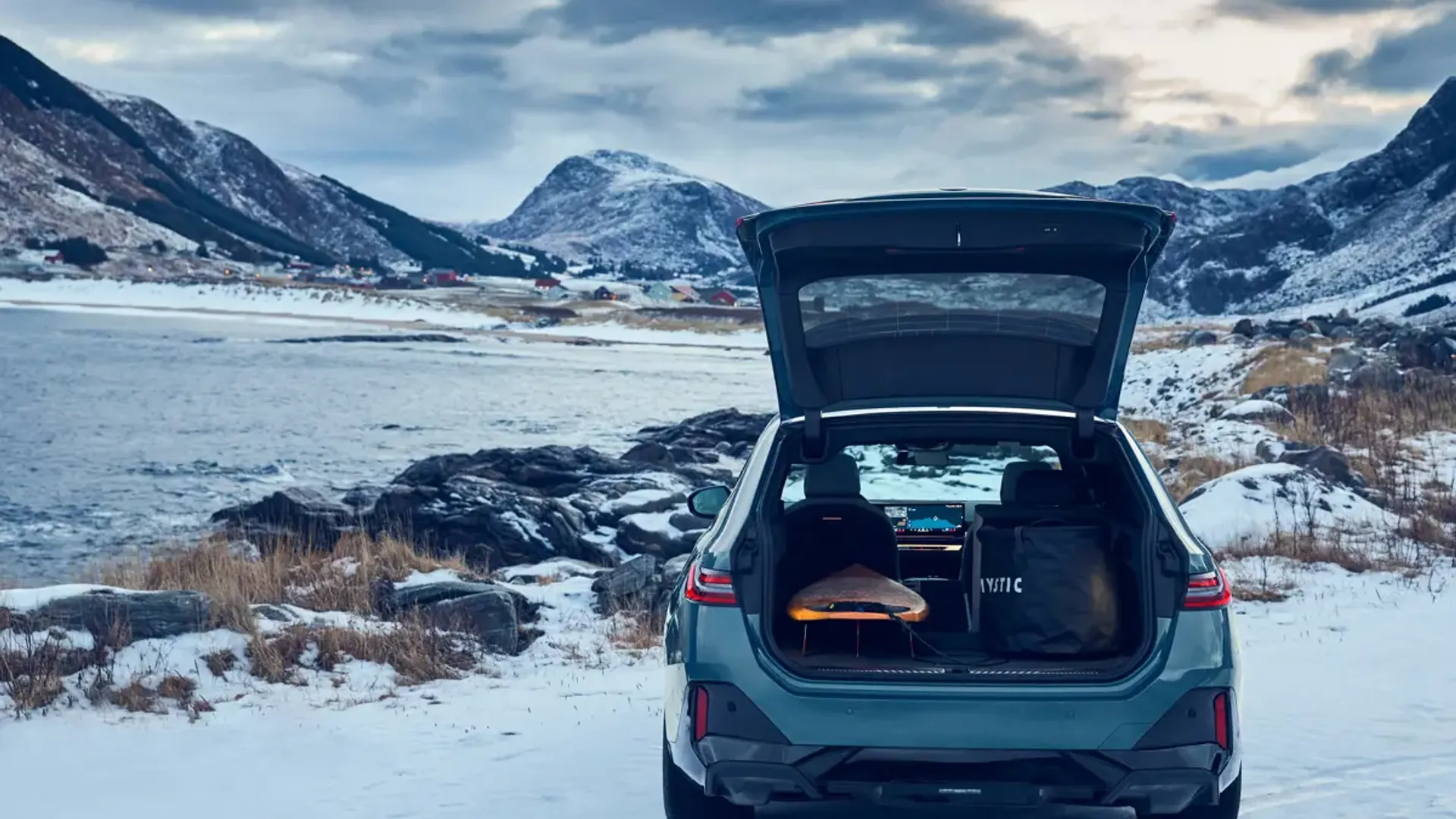 Elettronauti - BMW i5 M60 xDrive Touring - Vano di carico - Bagagliaio