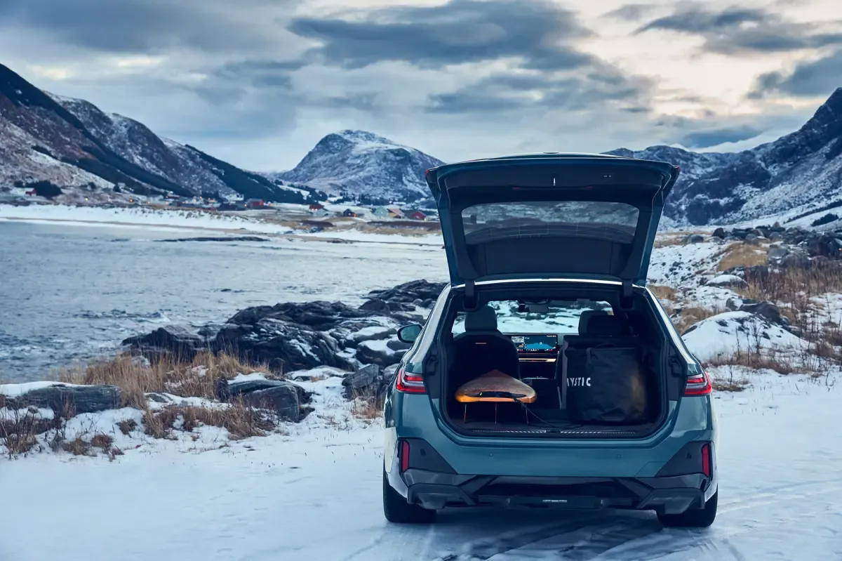 Elettronauti - BMW i5 M60 xDrive Touring - Vano di carico - Bagagliaio