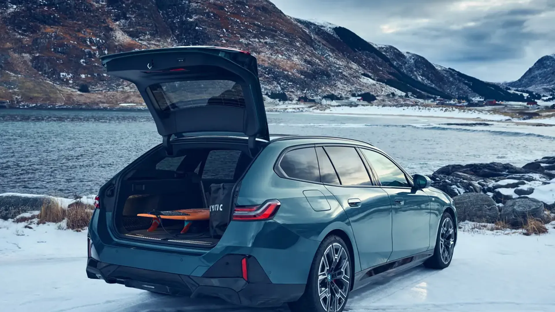 Elettronauti - BMW i5 M60 xDrive Touring - Vano di carico - Bagagliaio