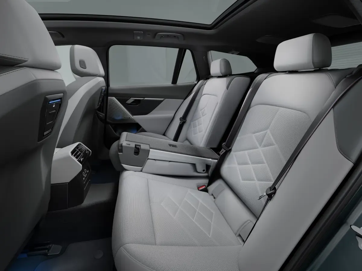 Elettronauti - BMW i5 M60 xDrive Touring - Nero - Sedili - Sedili posteriori