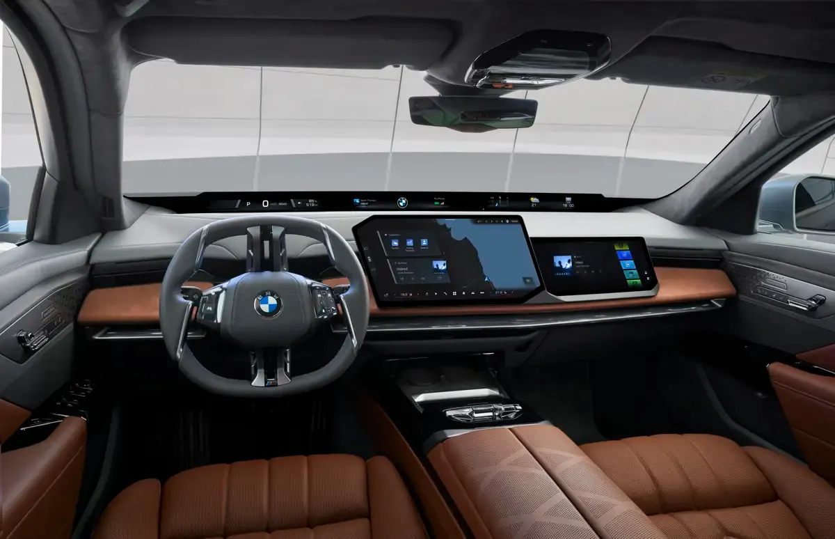 Elettronauti - BMW i7 M70 xDrive - Plancia - Vista della plancia