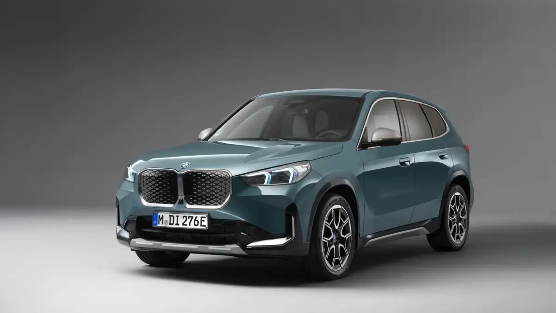 Elettronauti - BMW iX1 eDrive20 - Bianco - Esterno - Vista anteriore a tre quarti