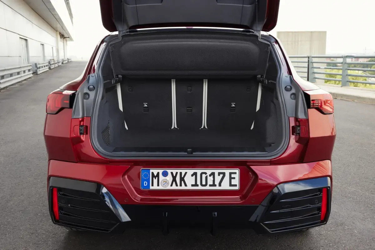 Elettronauti - BMW iX2 eDrive20 - Vano di carico - Bagagliaio