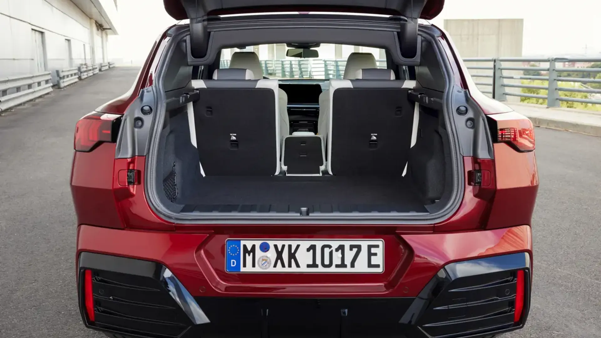 Elettronauti - BMW iX2 eDrive20 - Vano di carico - Bagagliaio
