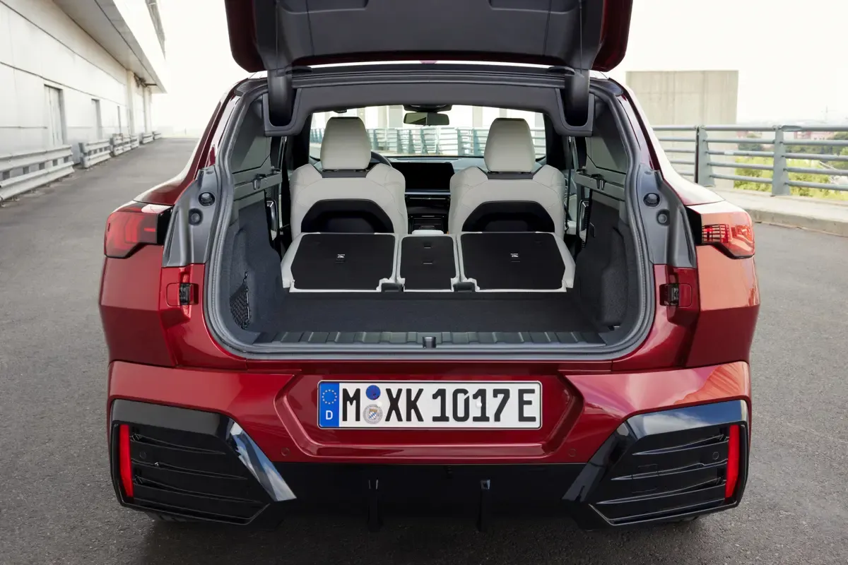 Elettronauti - BMW iX2 eDrive20 - Vano di carico - Bagagliaio