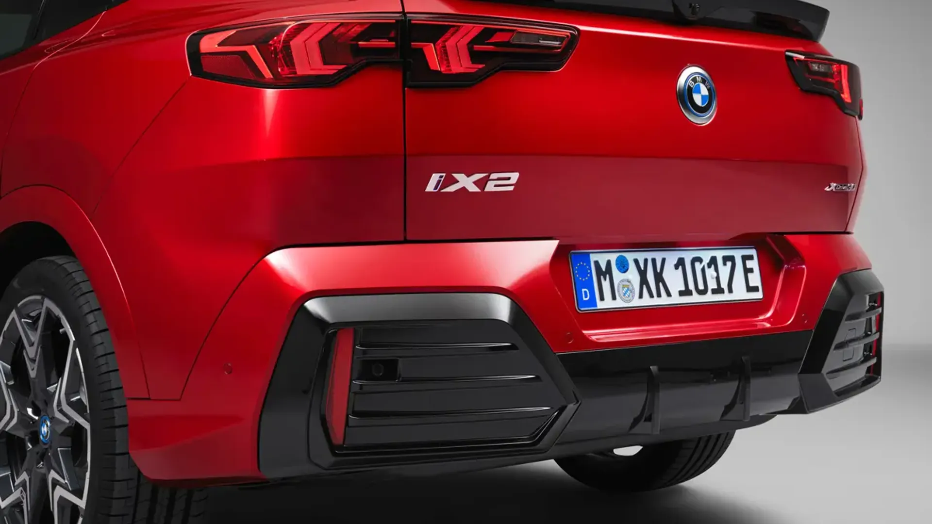 Elettronauti - BMW iX2 eDrive20 - Grigio - Esterno - Vista posteriore
