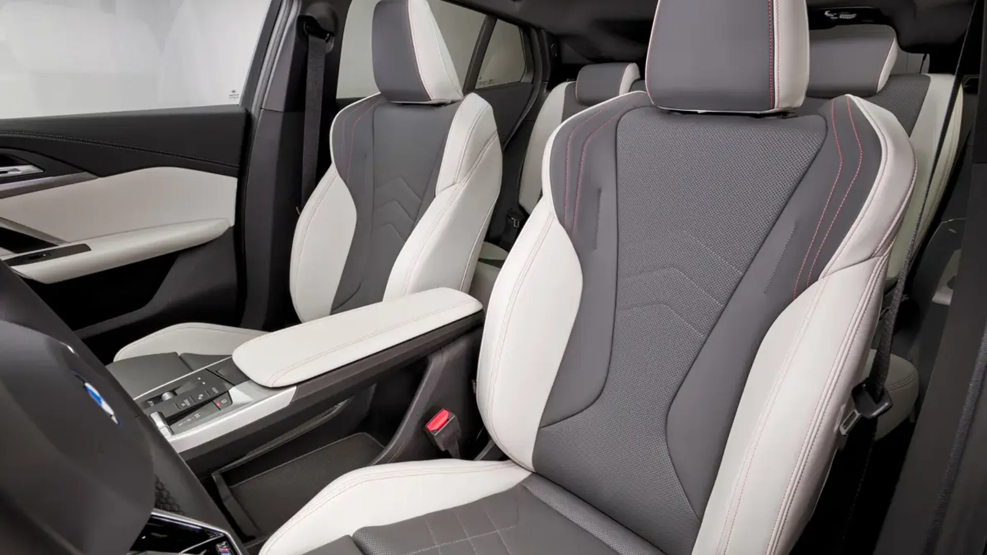 Elettronauti - BMW iX2 eDrive20 - Sedili - Sedili anteriori