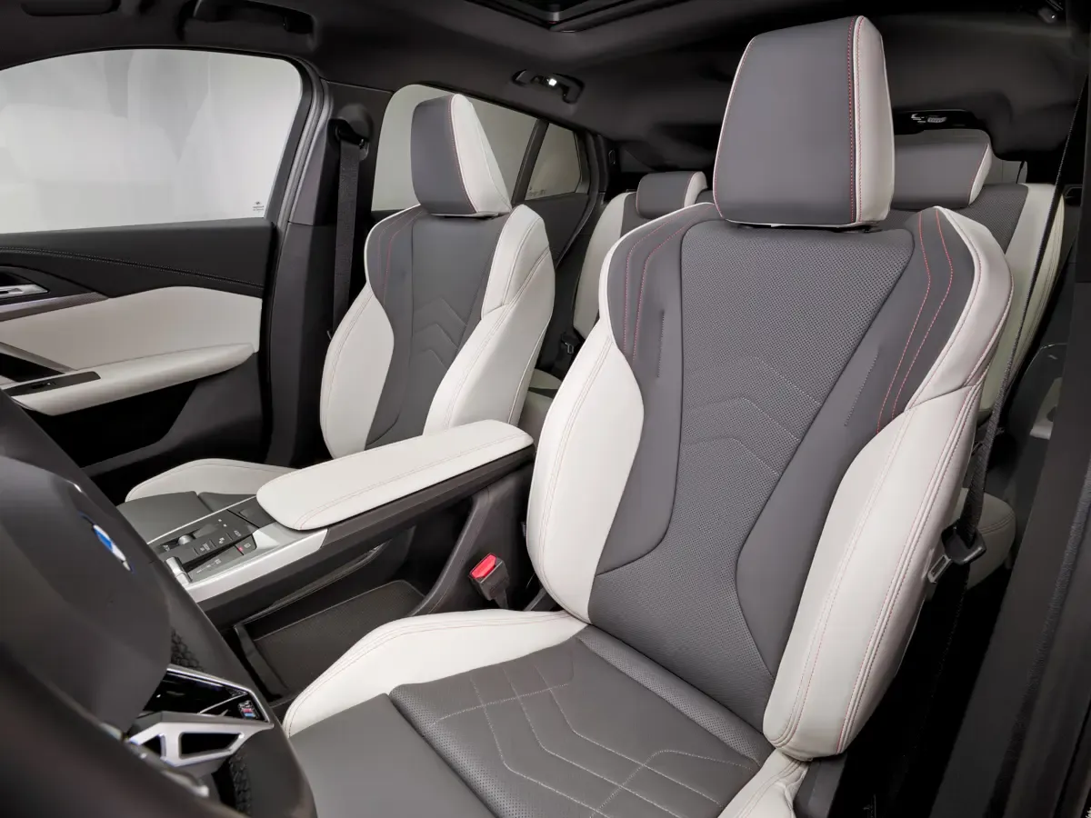 Elettronauti - BMW iX2 eDrive20 - Sedili - Sedili anteriori
