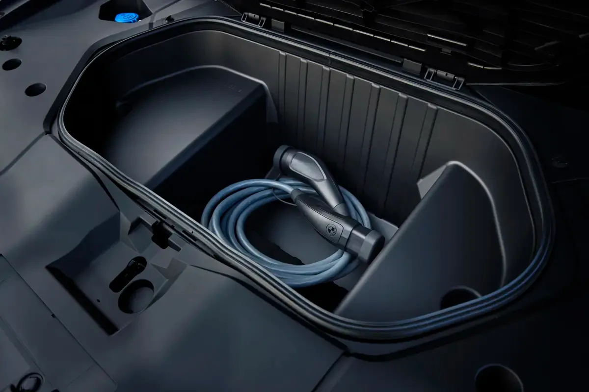 Elettronauti - BMW iX3 40 - Bianco - Vano di carico - Bagagliaio anteriore