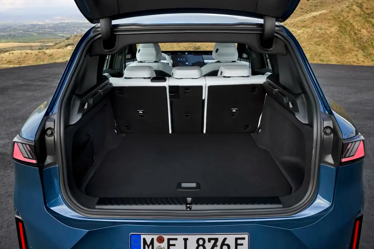 Elettronauti - BMW iX3 40 - Vano di carico - Bagagliaio