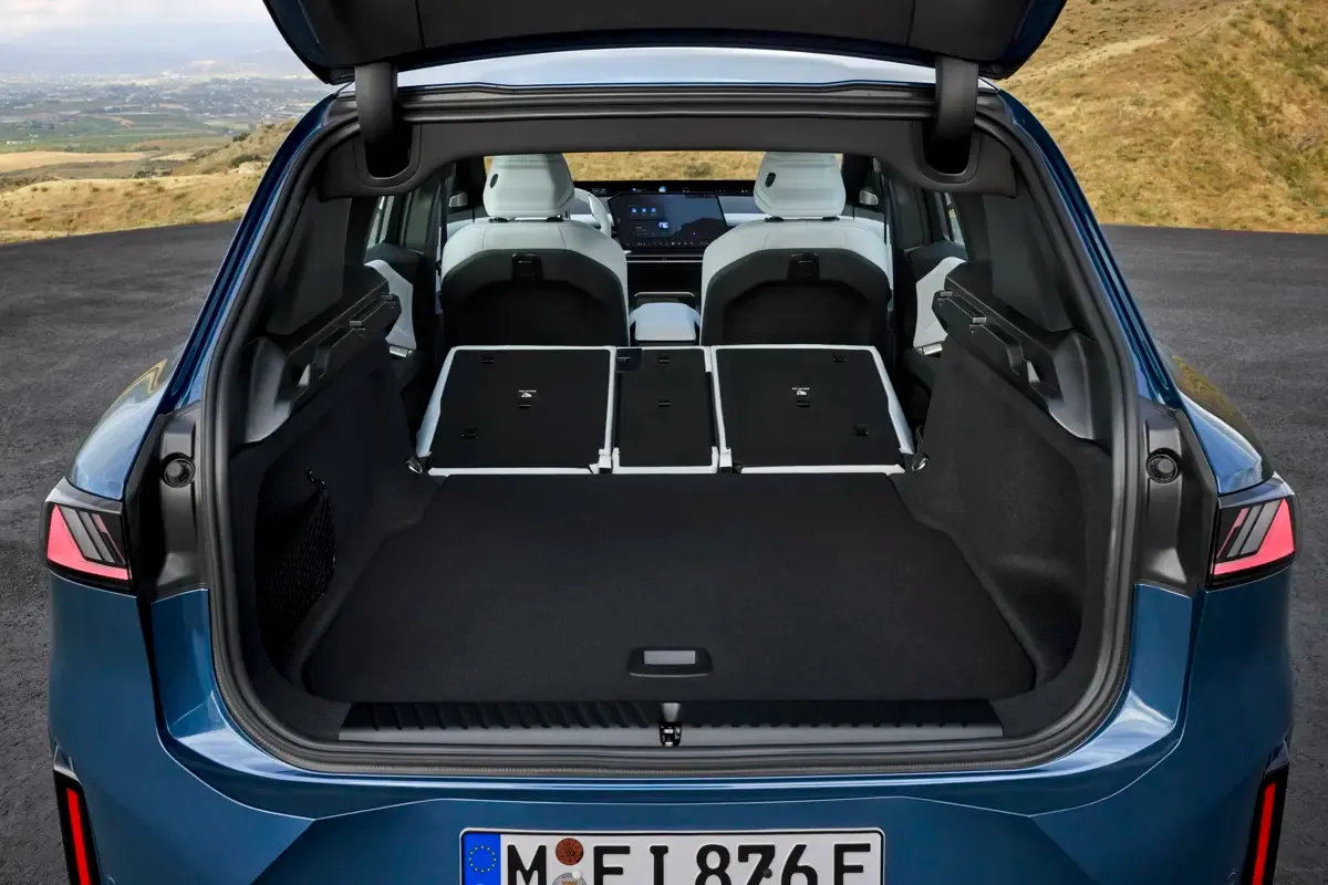 Elettronauti - BMW iX3 40 - Vano di carico - Bagagliaio