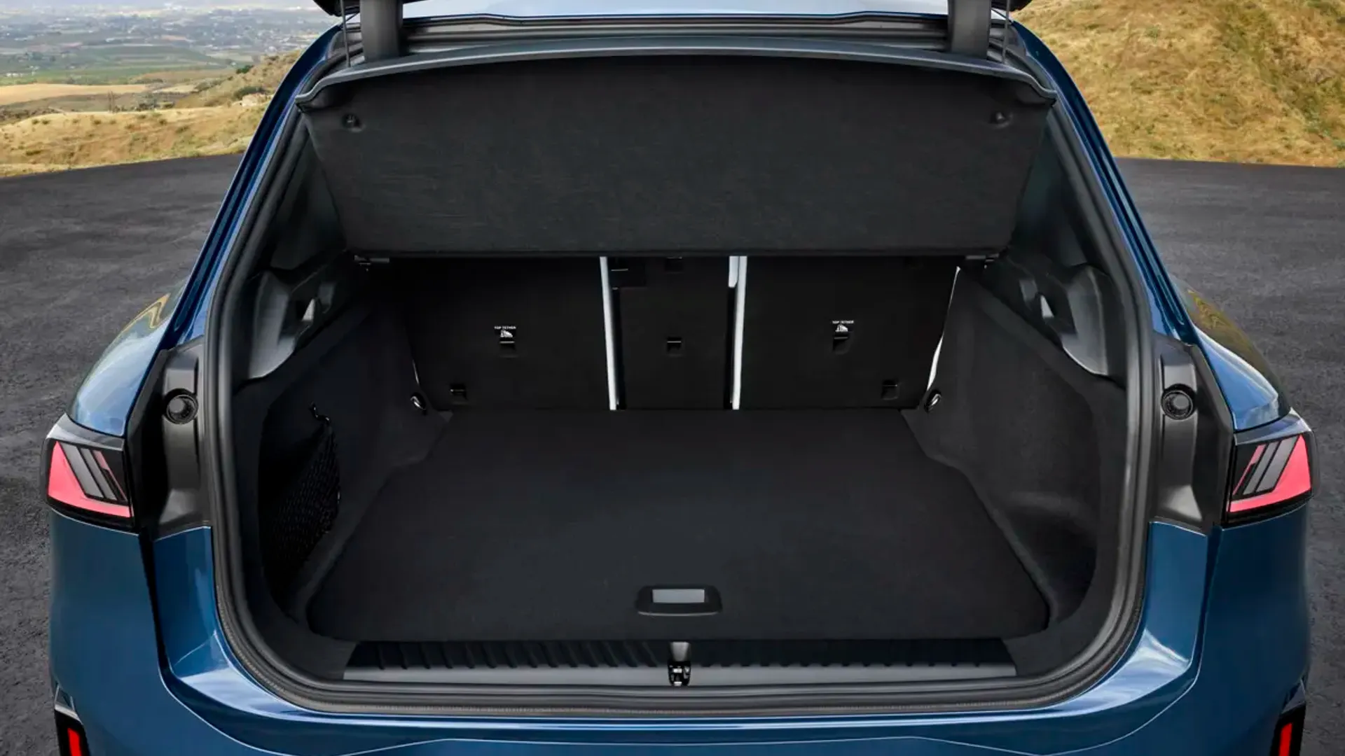 Elettronauti - BMW iX3 40 - Grigio - Vano di carico - Bagagliaio