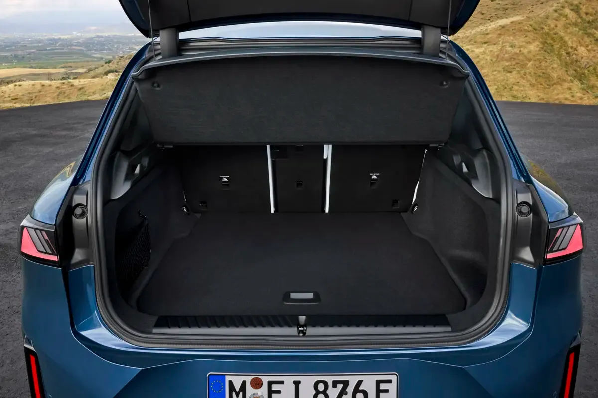 Elettronauti - BMW iX3 40 - Grigio - Vano di carico - Bagagliaio