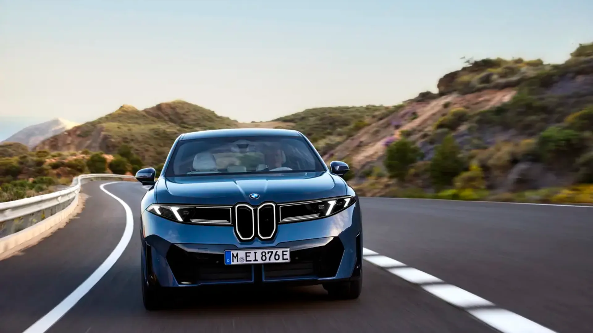Elettronauti - BMW iX3 40 - Esterno - Vista anteriore a tre quarti