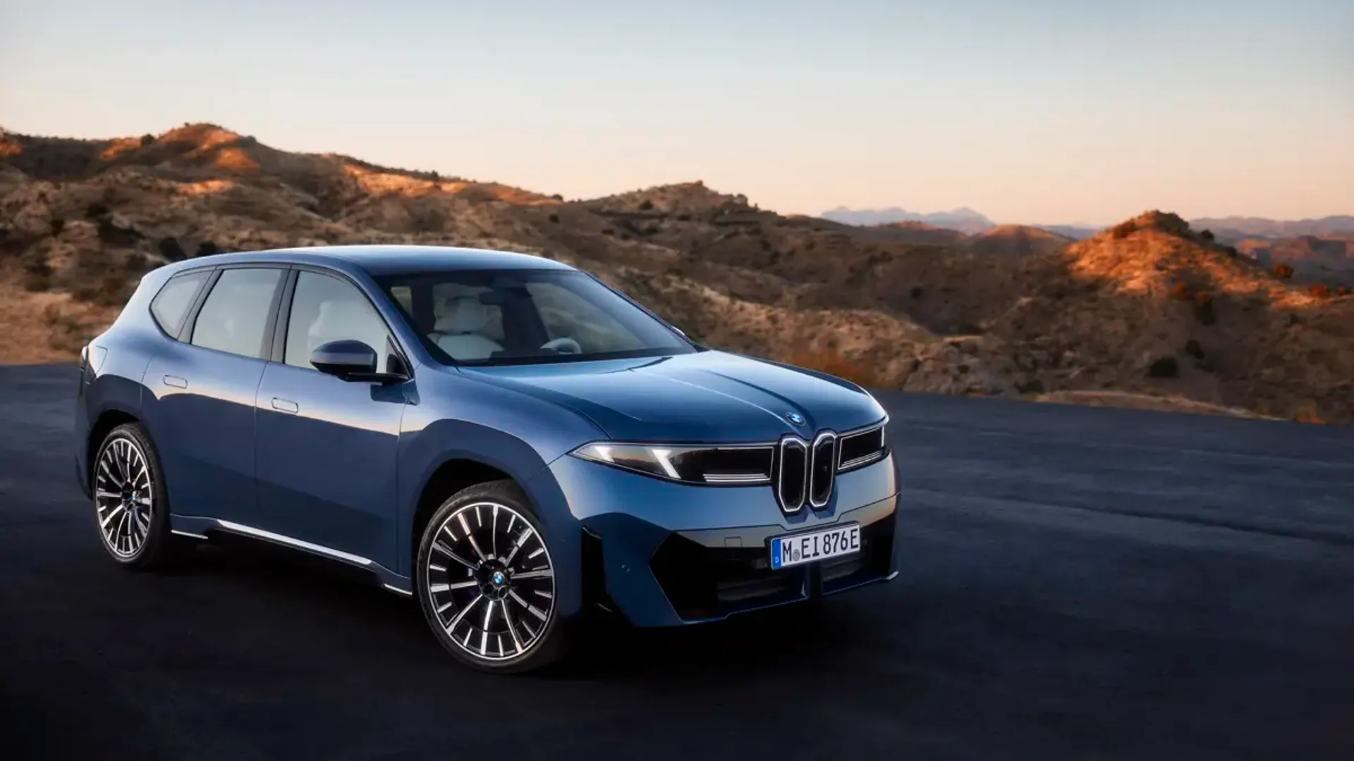 Elettronauti - BMW iX3 40 - Copper - Esterno - Vista anteriore a tre quarti