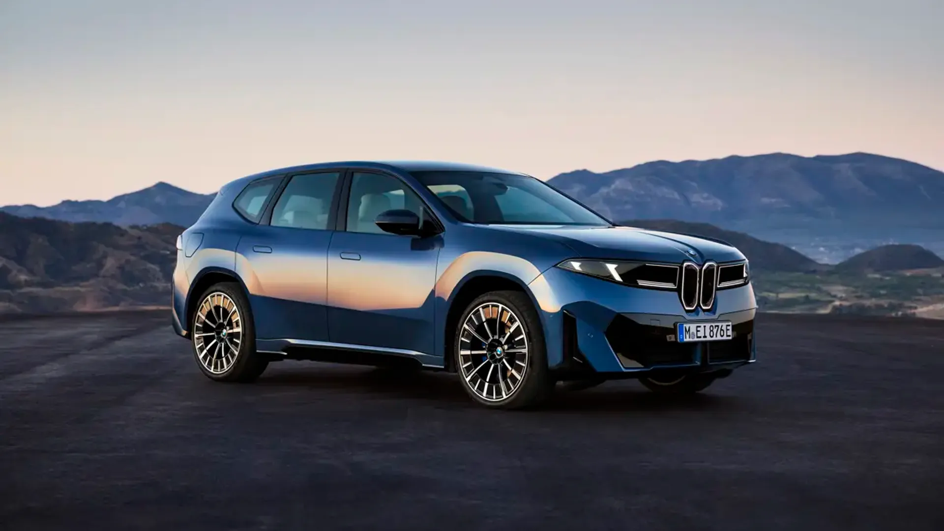 Elettronauti - BMW iX3 40 - Copper - Esterno - Vista anteriore a tre quarti