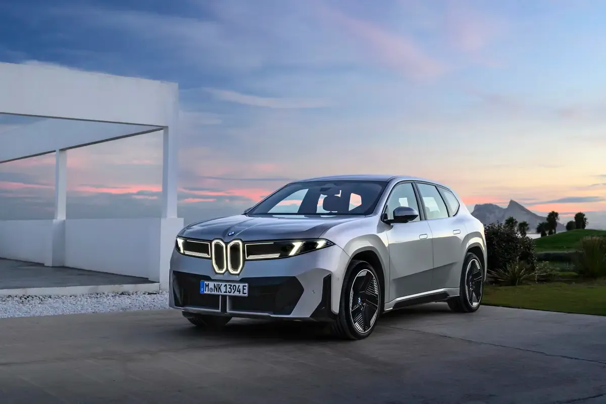 Elettronauti - BMW iX3 40 - Copper - Esterno - Vista anteriore a tre quarti