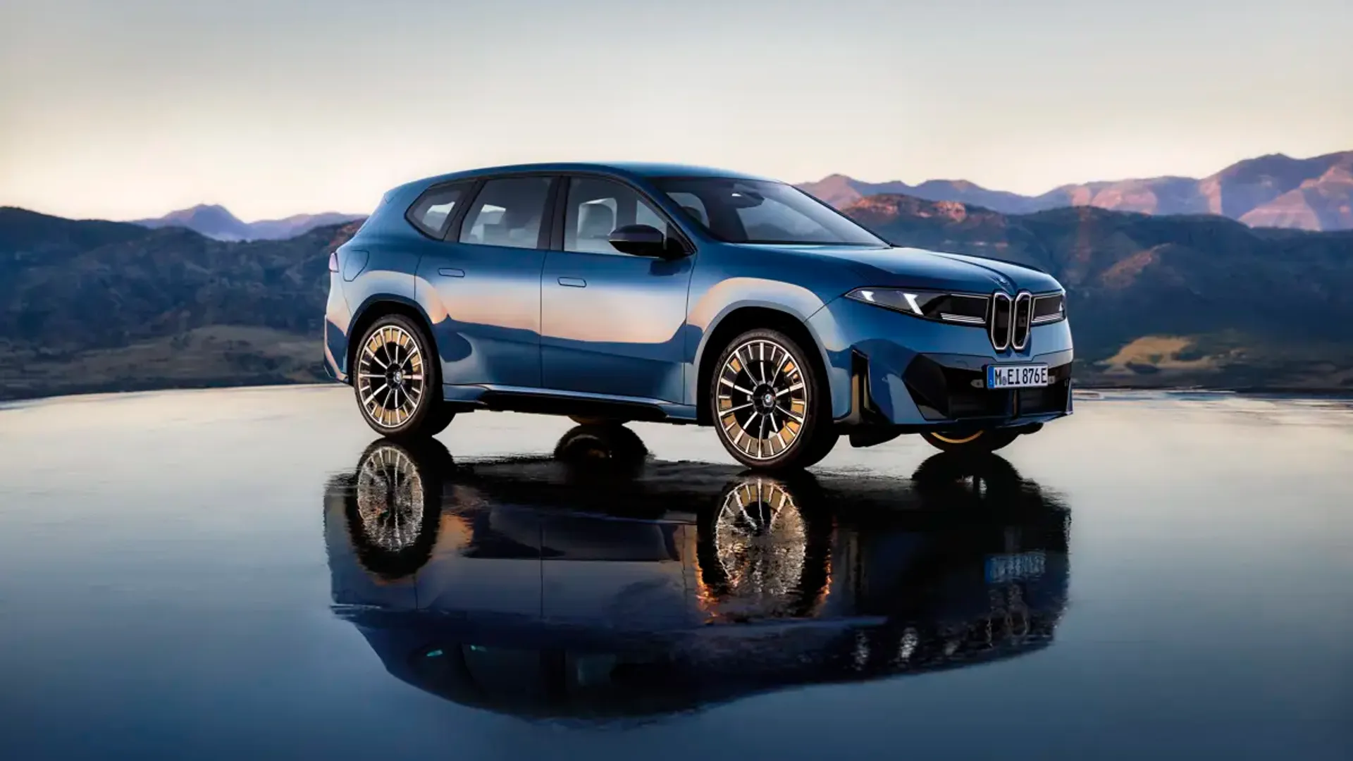 Elettronauti - BMW iX3 40 - Grigio - Esterno - Vista anteriore a tre quarti