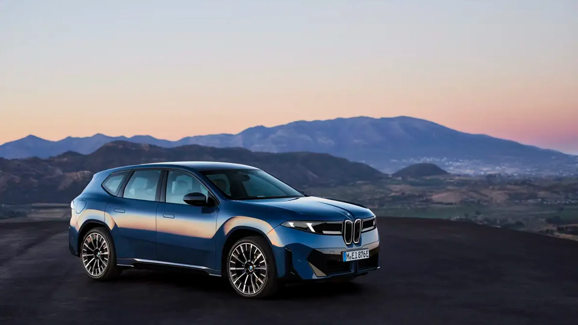 Elettronauti - BMW iX3 40 - Grigio - Esterno - Vista anteriore a tre quarti