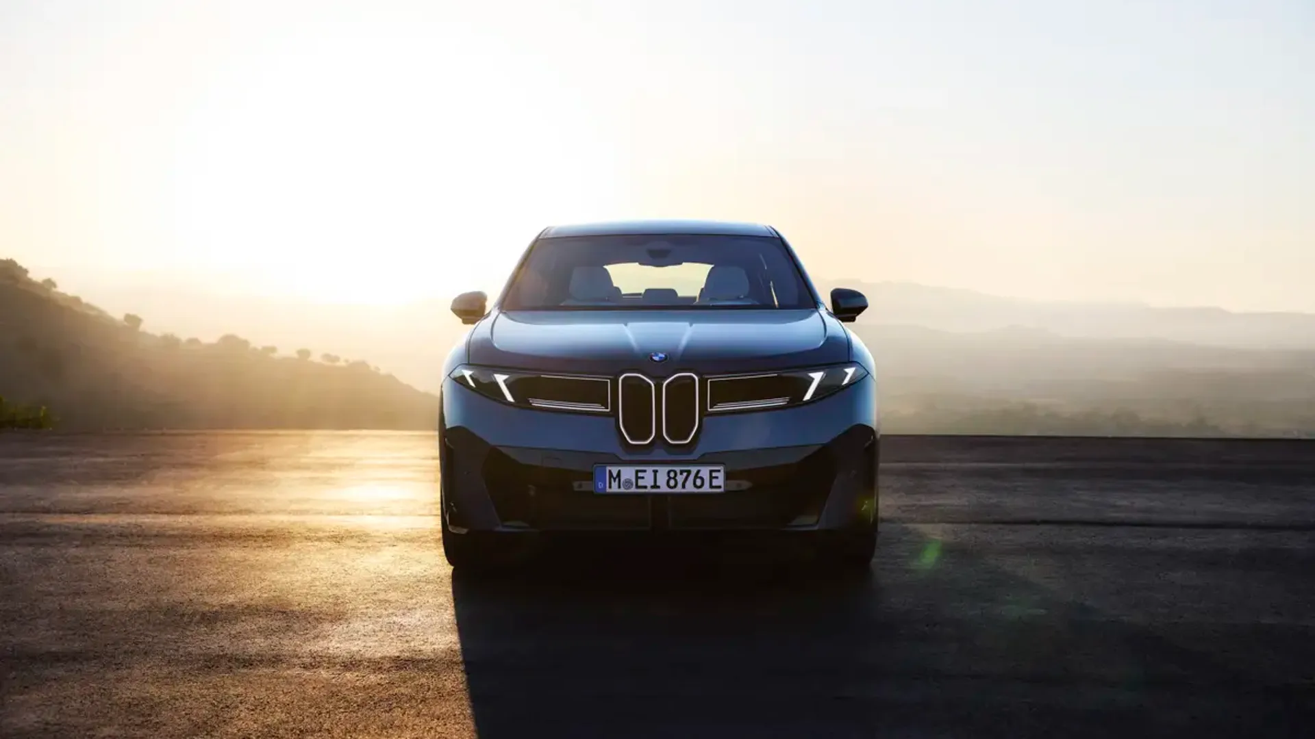 Elettronauti - BMW iX3 40 - Argento - Esterno - Vista anteriore a tre quarti