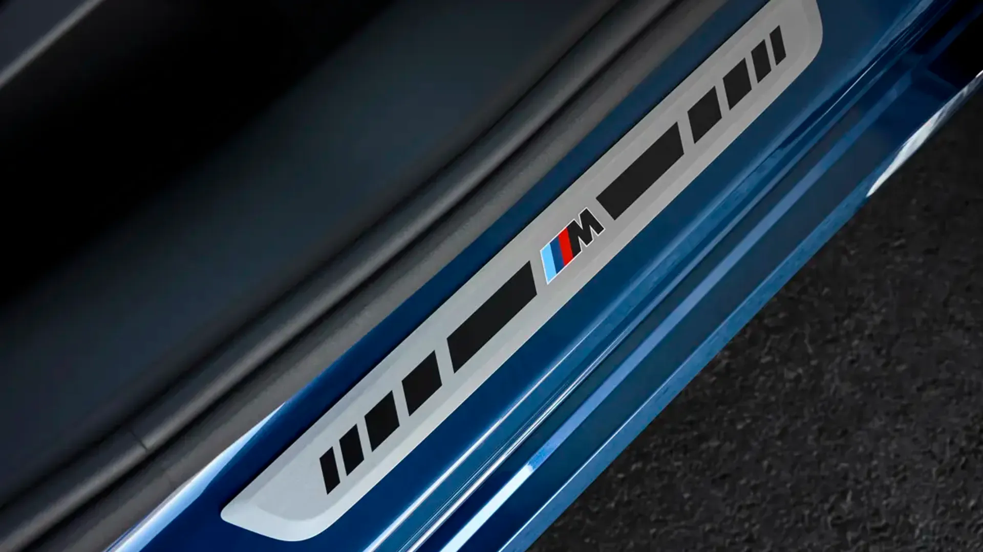 Elettronauti - BMW iX3 40 - Argento - Esterno - Vista anteriore a tre quarti