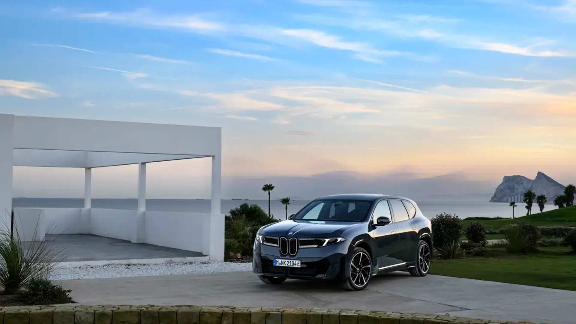 Elettronauti - BMW iX3 40 - Bianco - Esterno - Vista anteriore a tre quarti