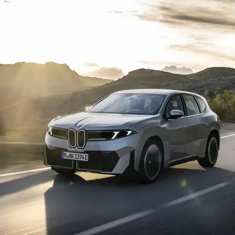 Elettronauti - BMW iX3 40 - Bianco - Esterno - Vista anteriore a tre quarti
