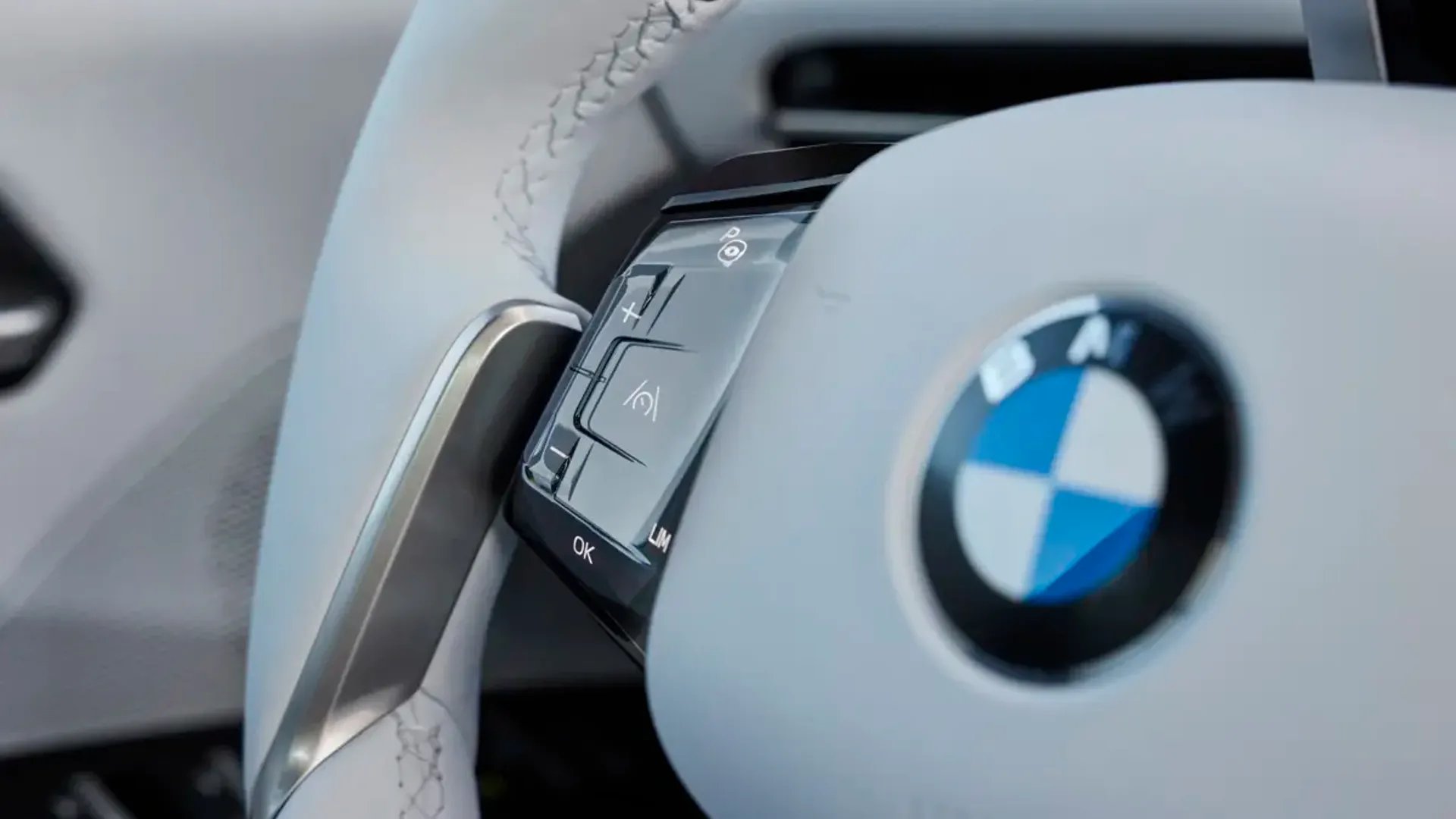 Elettronauti - BMW iX3 40 - Bianco - Esterno - Vista anteriore a tre quarti