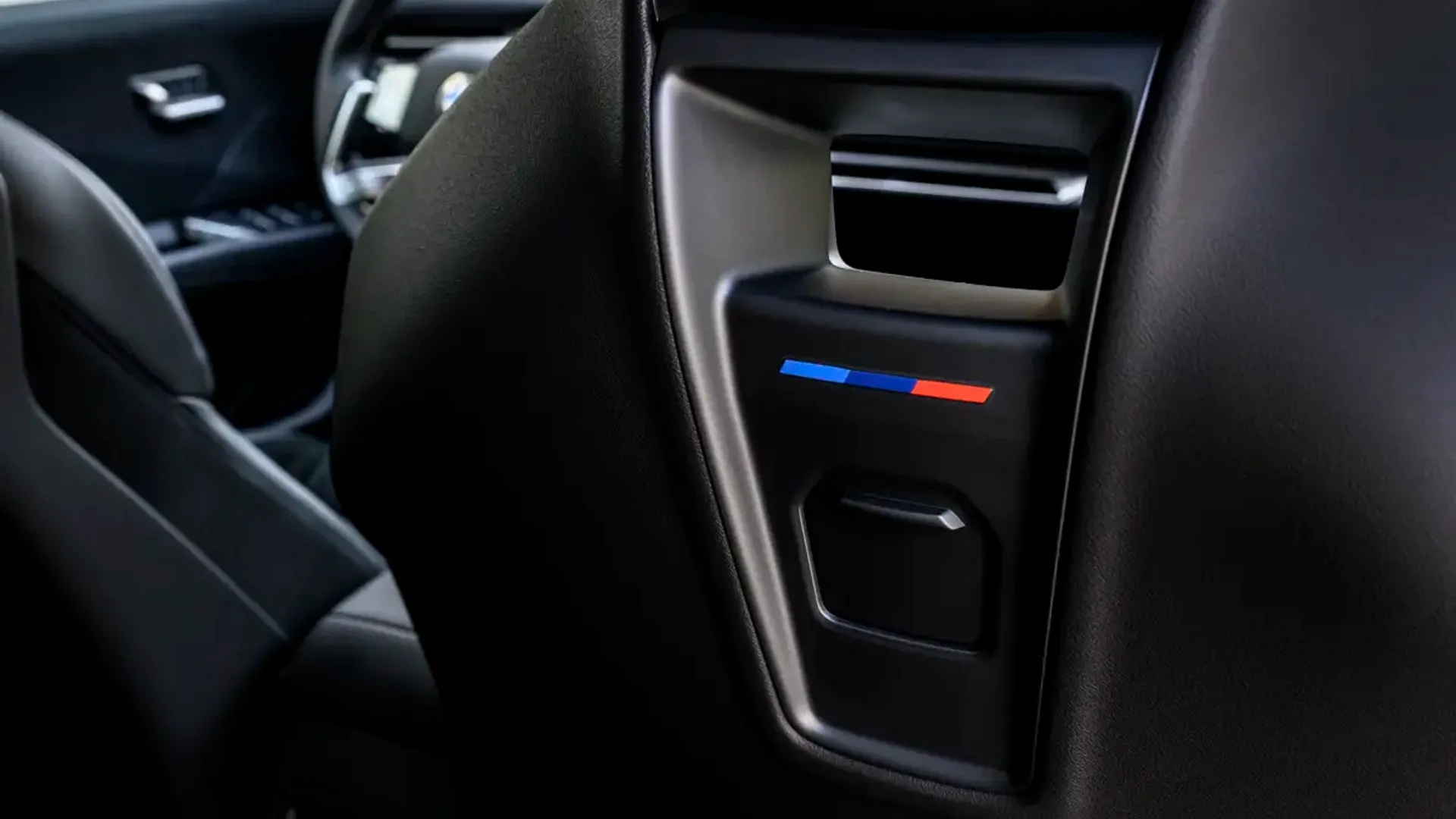 Elettronauti - BMW iX3 40 - Bianco - Esterno - Vista anteriore a tre quarti