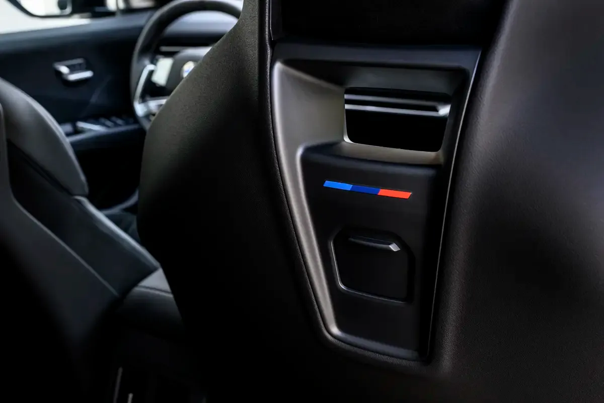 Elettronauti - BMW iX3 40 - Bianco - Esterno - Vista anteriore a tre quarti