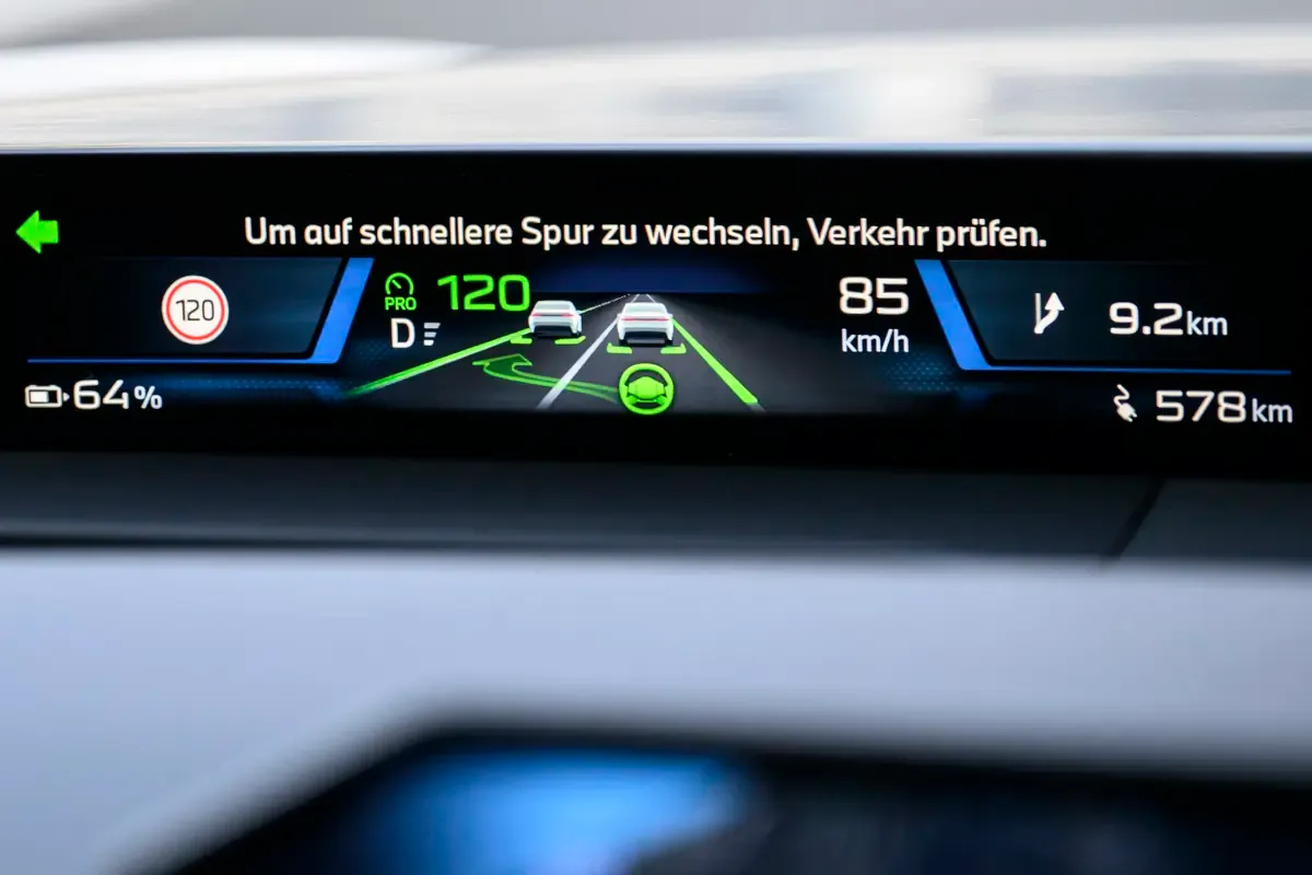 Elettronauti - BMW iX3 40 - Infotainment - Vista della plancia