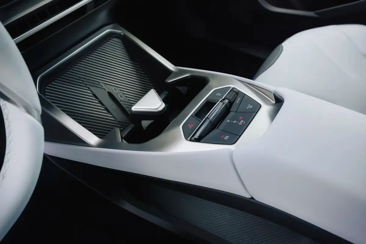 Elettronauti - BMW iX3 40 - Bianco - Cerchio - Vista laterale
