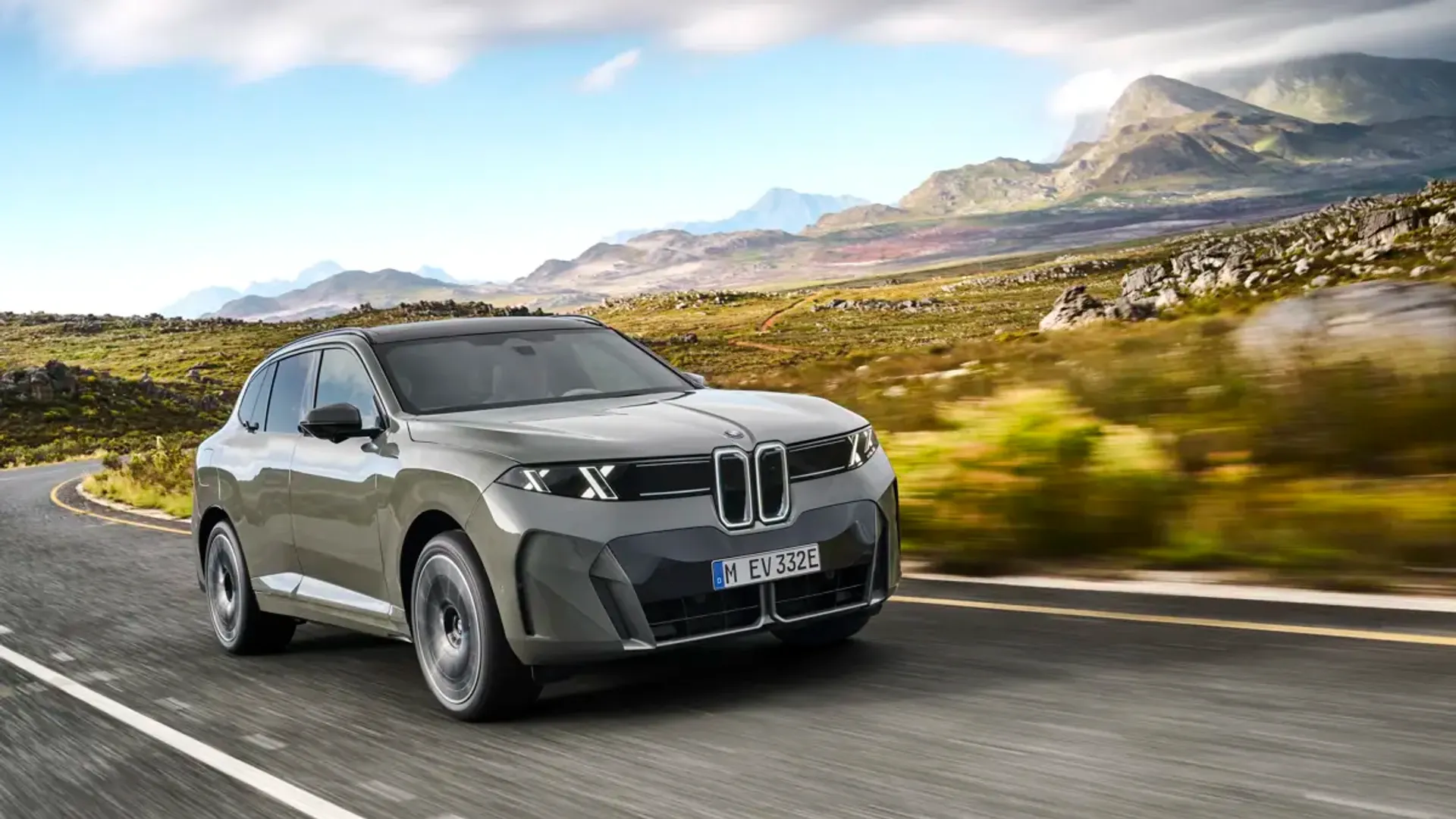 Elettronauti - BMW iX5 60 xDrive - Bronze - Esterno - Vista anteriore a tre quarti