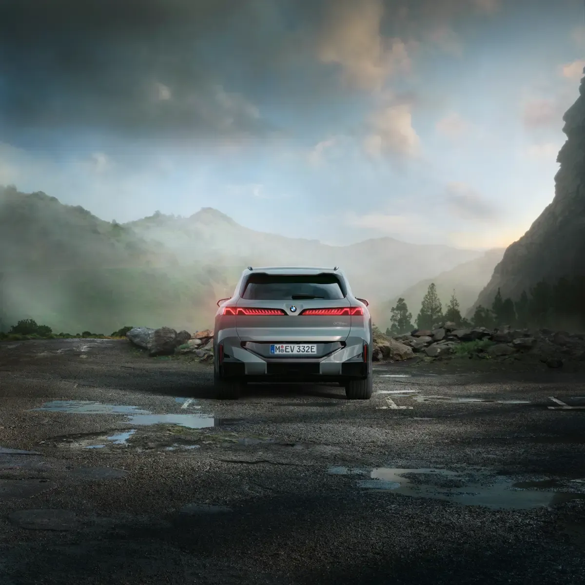 Elettronauti - BMW iX5 60 xDrive - Champagne - Esterno - Vista anteriore a tre quarti