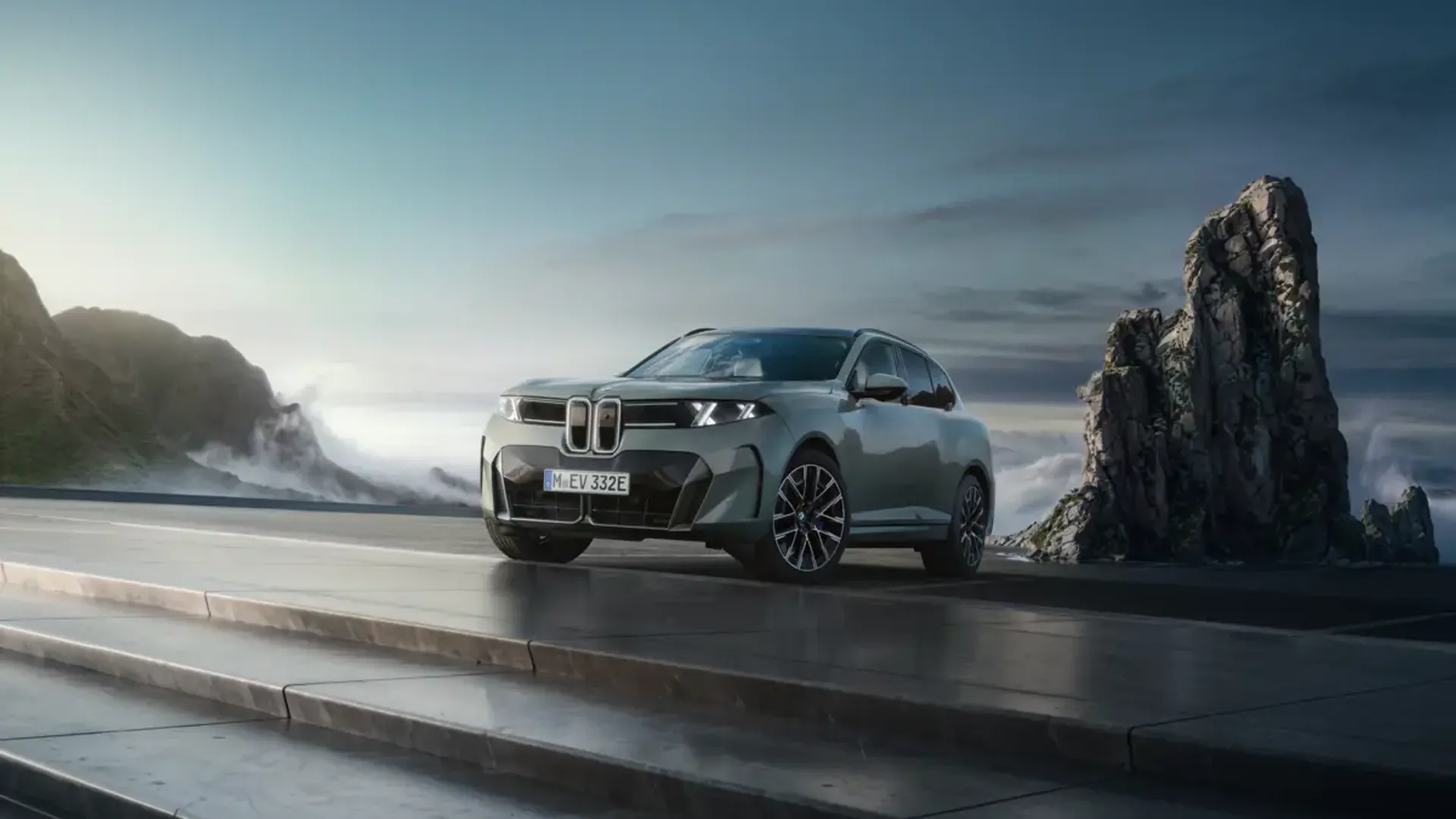 Elettronauti - BMW iX5 60 xDrive - Dark Blue - Esterno - Vista anteriore a tre quarti