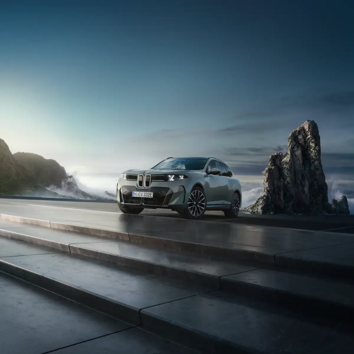 Elettronauti - BMW iX5 60 xDrive - Dark Blue - Esterno - Vista anteriore a tre quarti