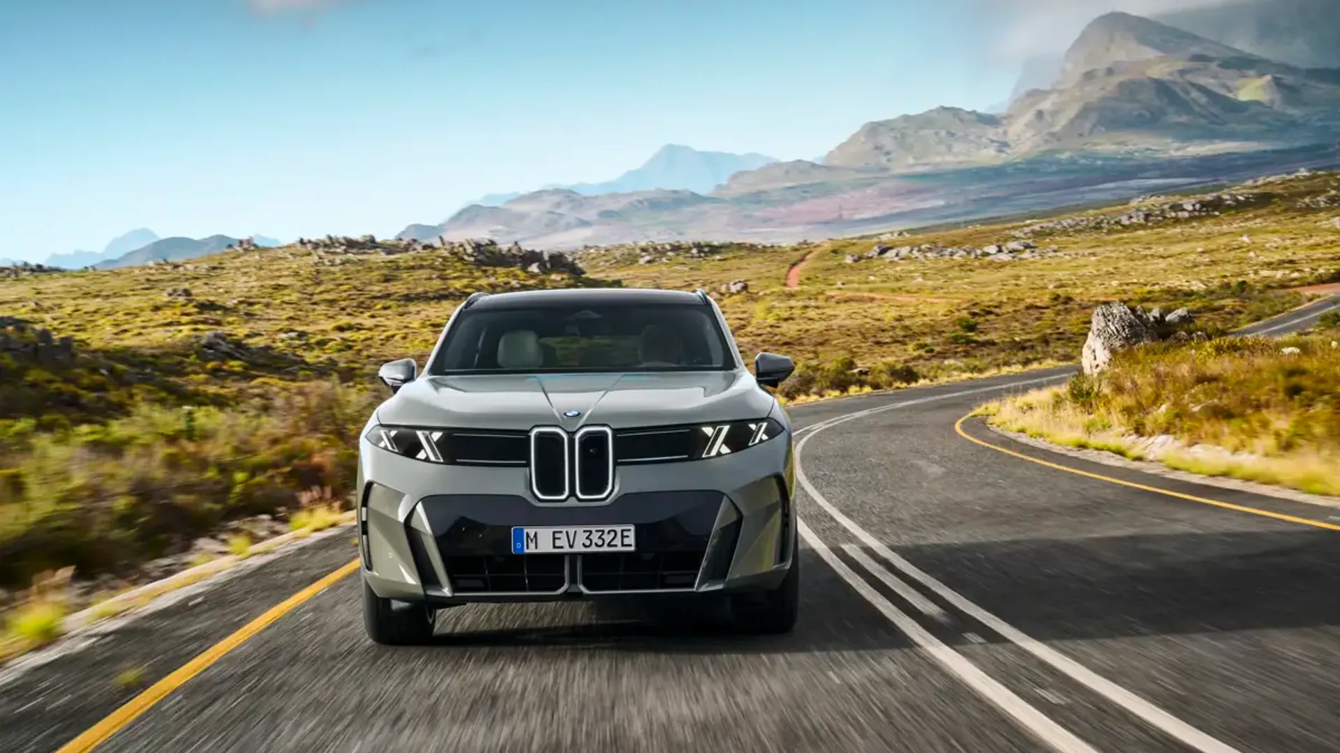 Elettronauti - BMW iX5 60 xDrive - Dark Grey - Esterno - Vista anteriore a tre quarti