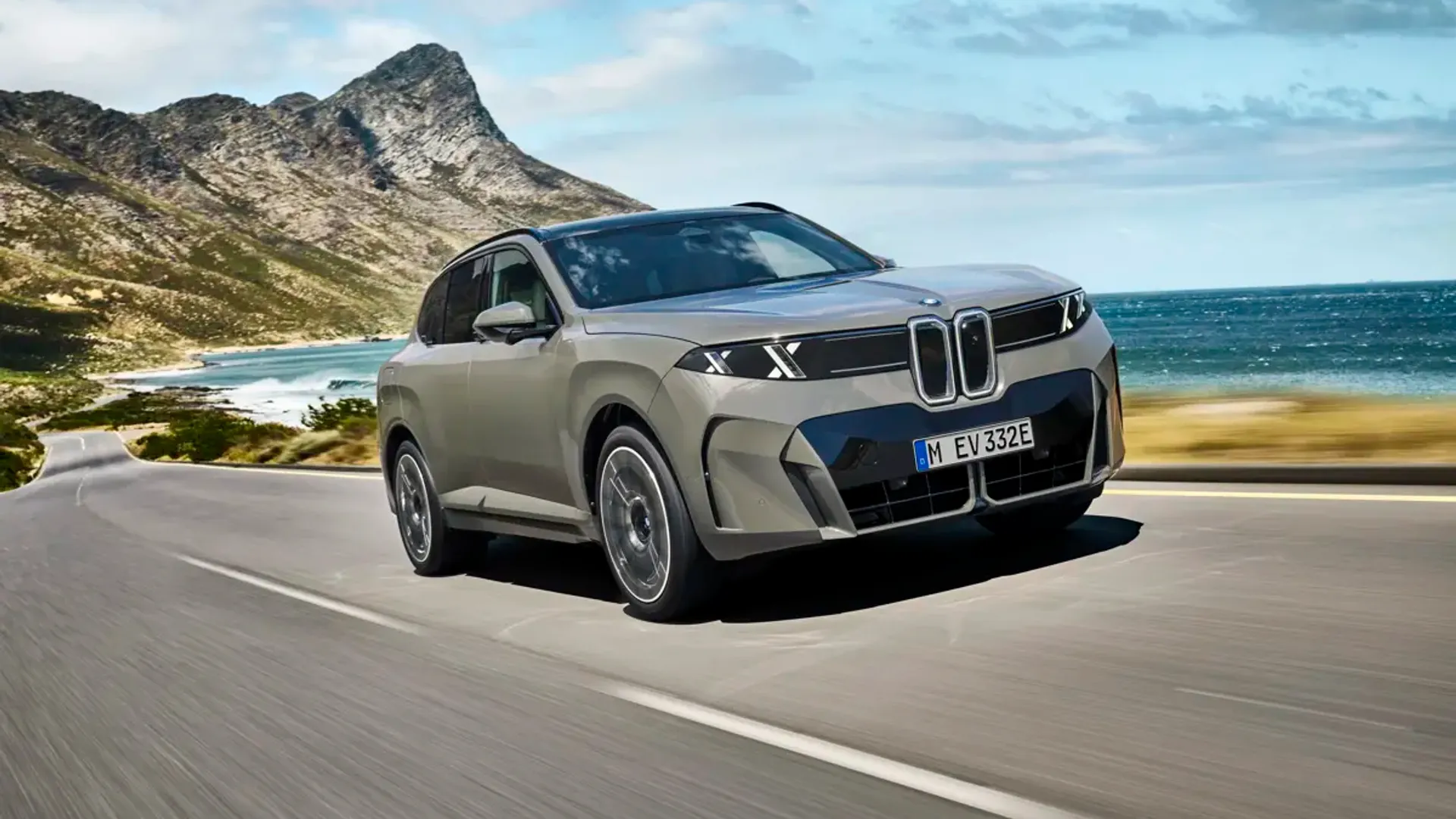 Elettronauti - BMW iX5 60 xDrive - Grigio - Esterno - Vista anteriore a tre quarti