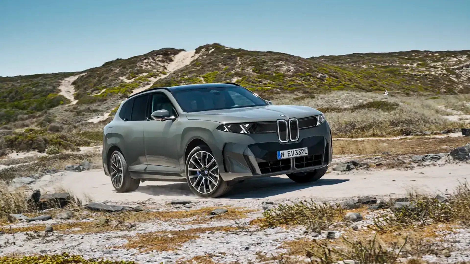 Elettronauti - BMW iX5 60 xDrive - Grigio - Esterno - Vista anteriore a tre quarti