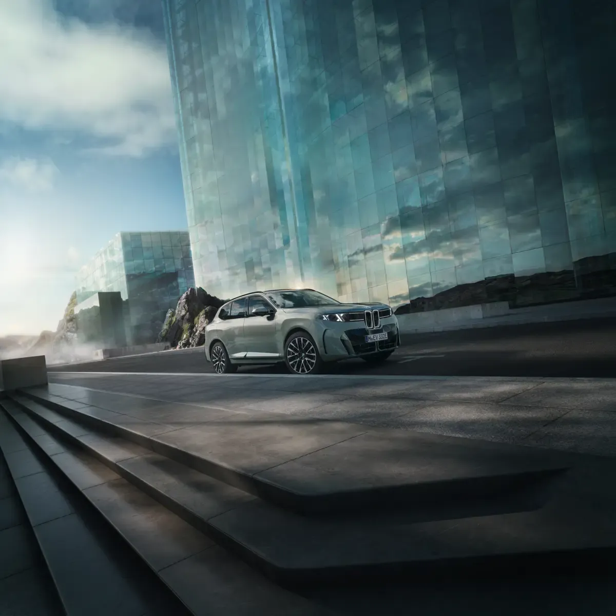 Elettronauti - BMW iX5 60 xDrive - Argento - Esterno - Vista anteriore a tre quarti