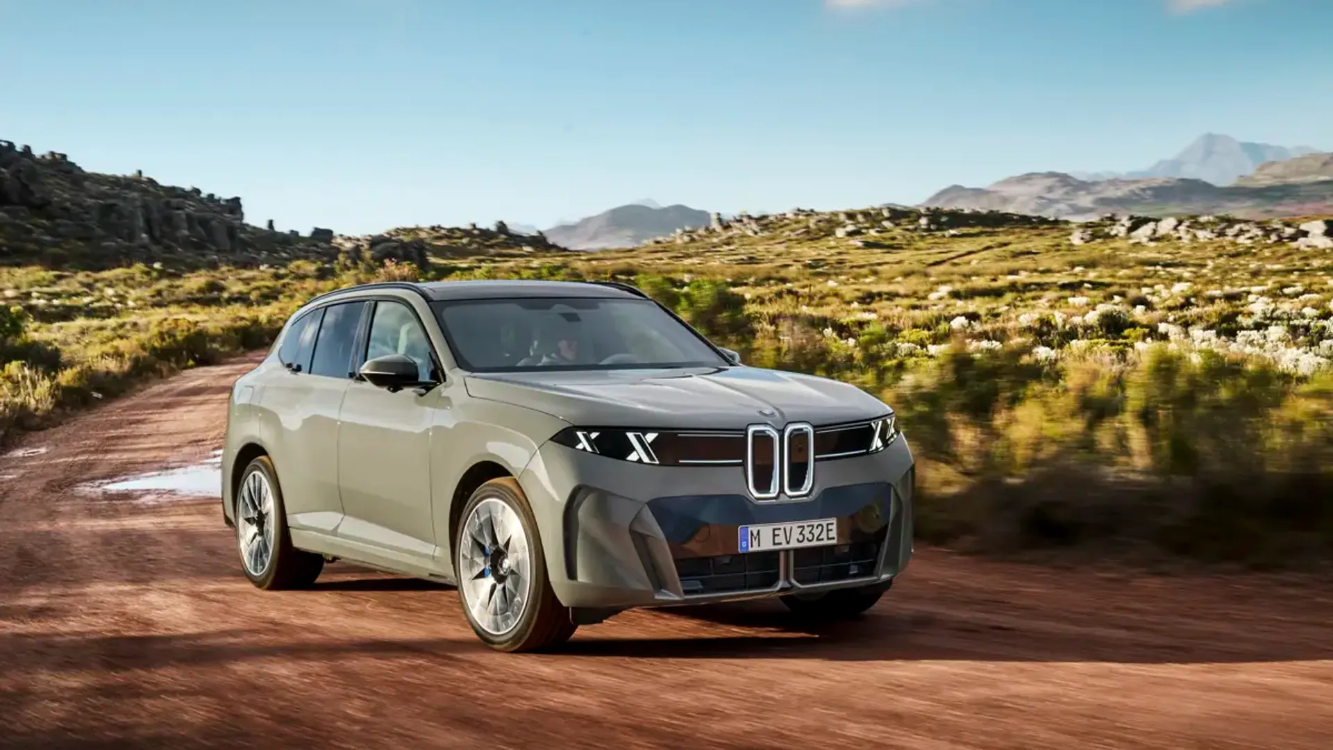 Elettronauti - BMW iX5 60 xDrive - Argento - Esterno - Vista anteriore a tre quarti