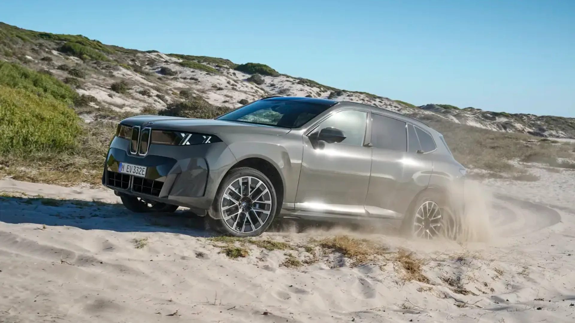 Elettronauti - BMW iX5 60 xDrive - Argento - Esterno - Vista anteriore a tre quarti