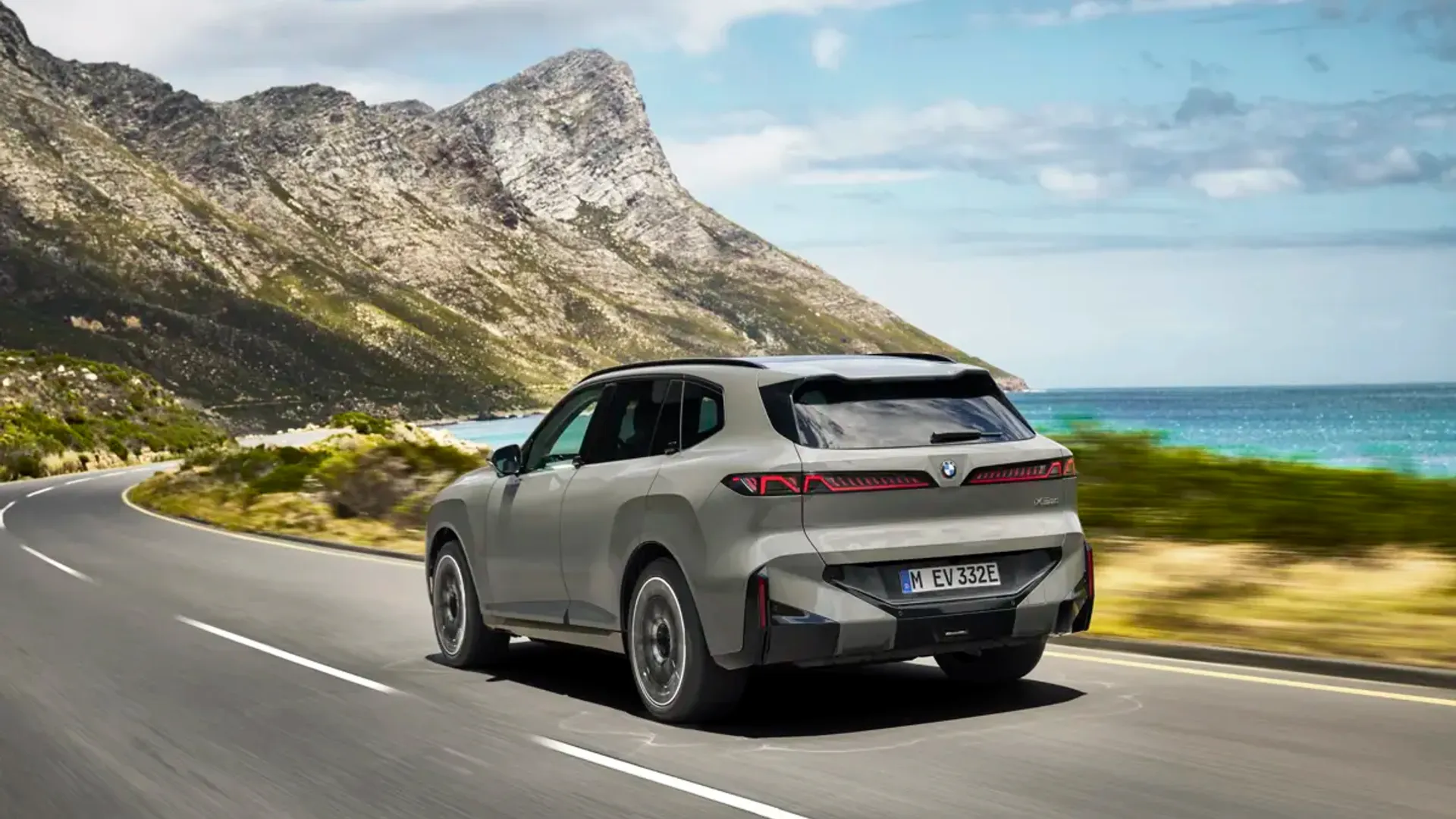 Elettronauti - BMW iX5 60 xDrive - Bianco - Esterno - Vista anteriore a tre quarti